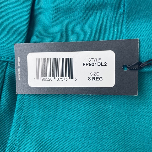 Dickies Green Wide Leg Work Pants Stain Wrinkle Resistant Ladies Size 8 R NWT - Picture 4 of 5